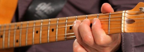 Как научиться играть на гитаре: бенды и вибрато